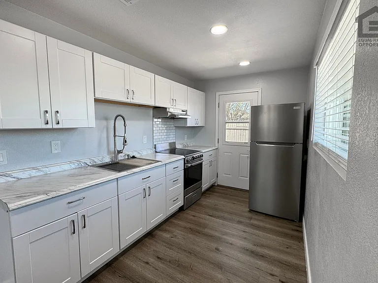 4933 E Willetta St — Photo 37