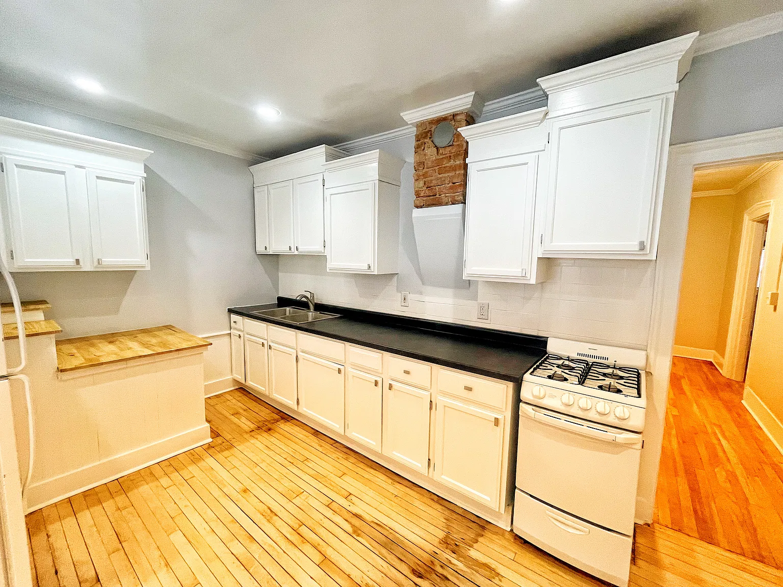 2 bed, 1000 sqft, $1,600 — Photo 4