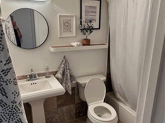 5th image of 4020 Holland Ave APT 104