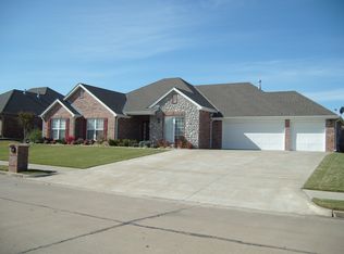 915 Willow Creek Dr, Bartlesville, OK 74006