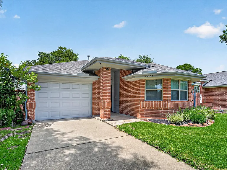 16174 Golden Sands Dr — Photo 2