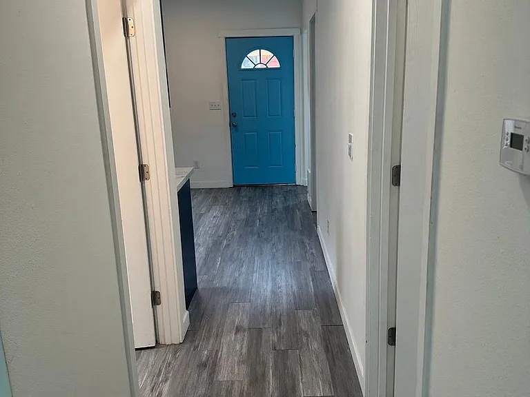 2117 E Union St — Photo 11