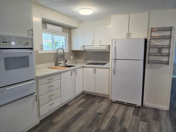 5th image of 201 Whispering Pines Dr