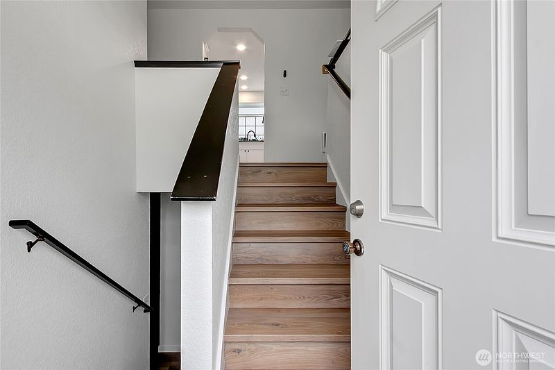 4th image of 7518 211th Street E