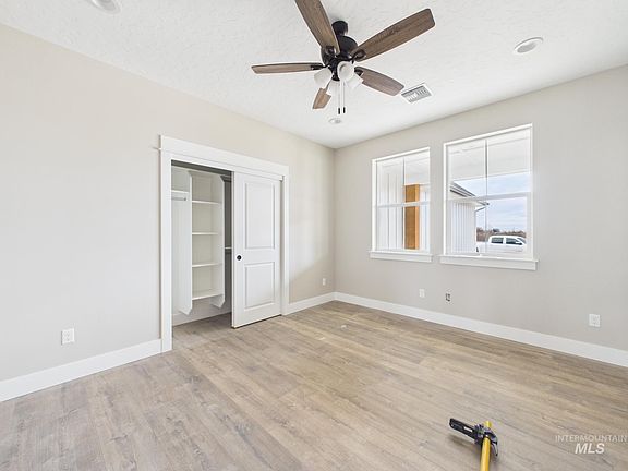 5th image of 1910 Ruth Ln