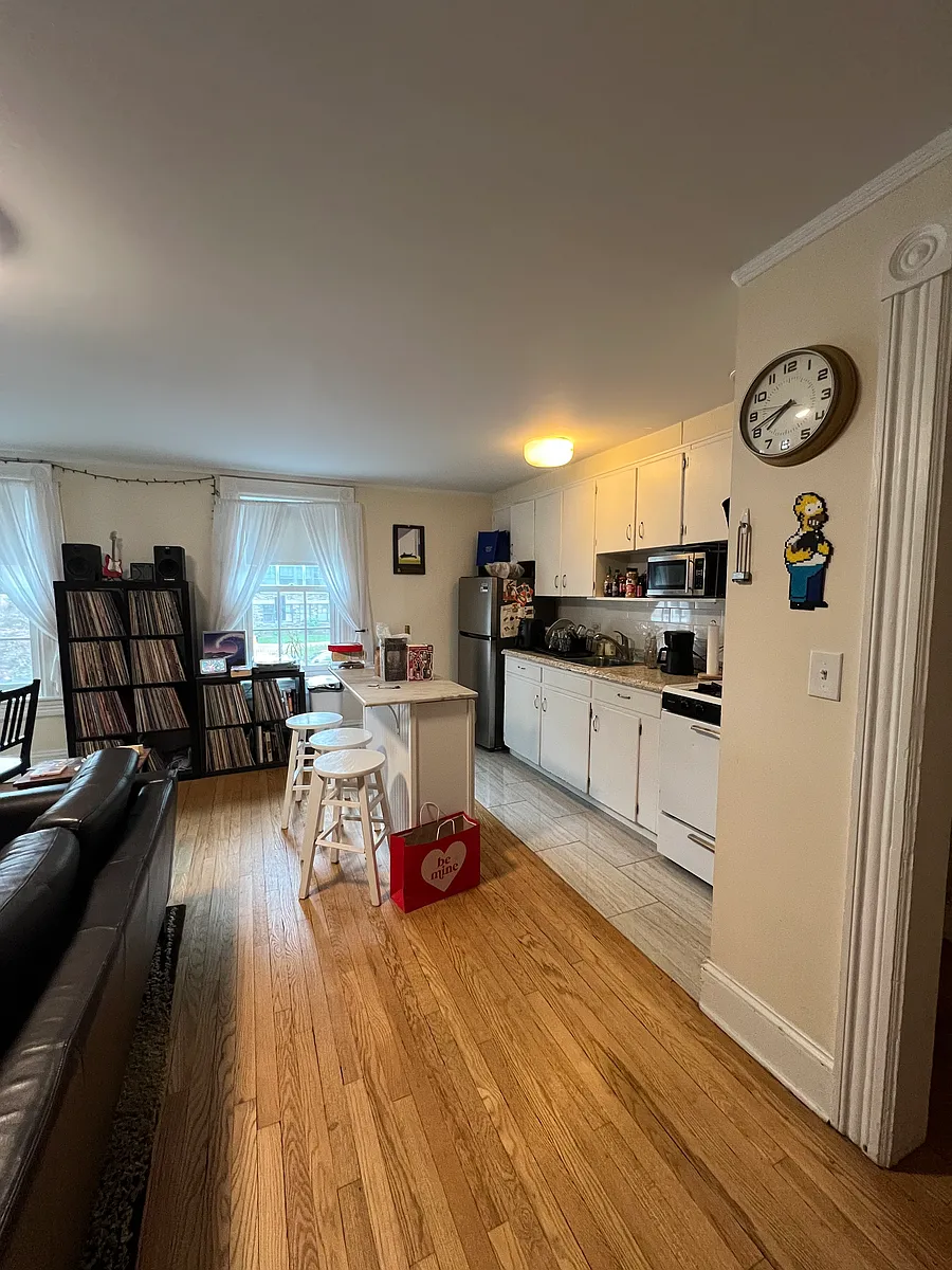 Building Photo - 200 Nassau St #2