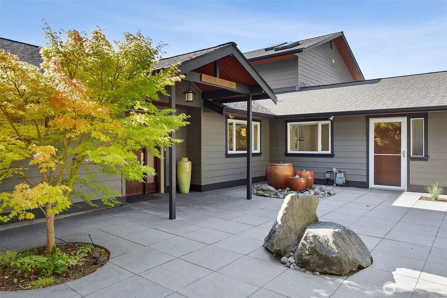 640 Vista Drive photo 1