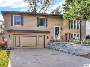 11233 Erskine St, Omaha, NE 68164