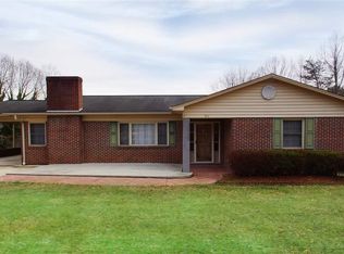 814 Ridgecrest Dr NE, Lenoir, NC 28645