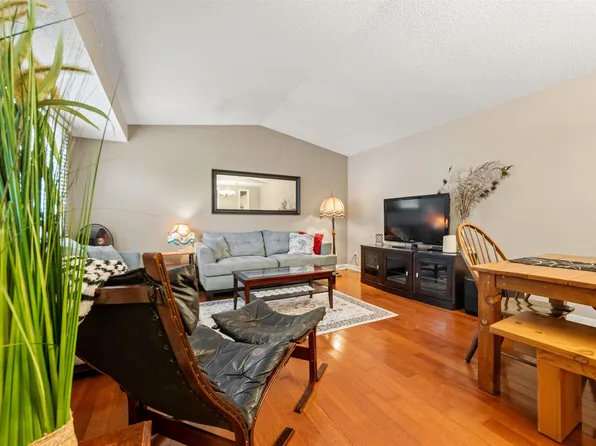 618 Willow Ct NW, Edmonton, AB T5T 2K7