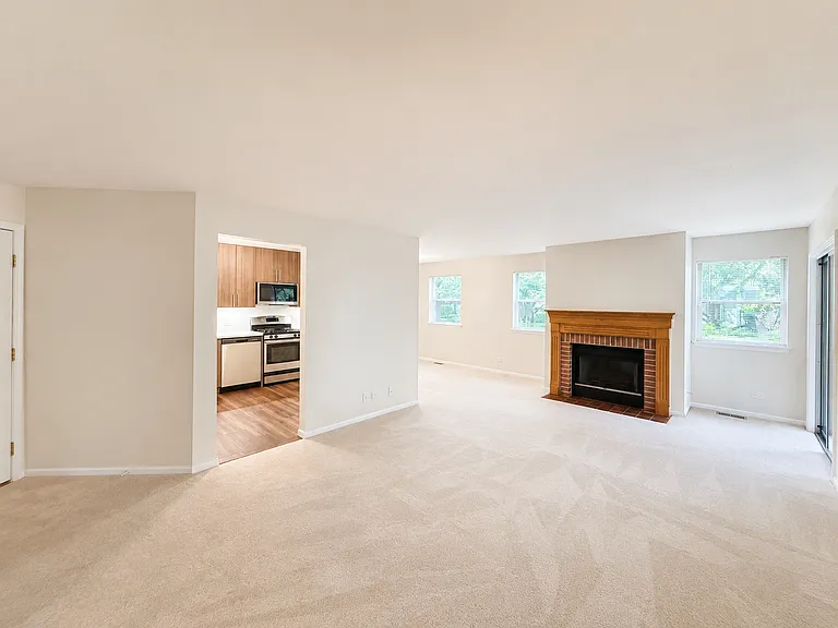 2400 Mallow Ct #Z1 — Photo 2