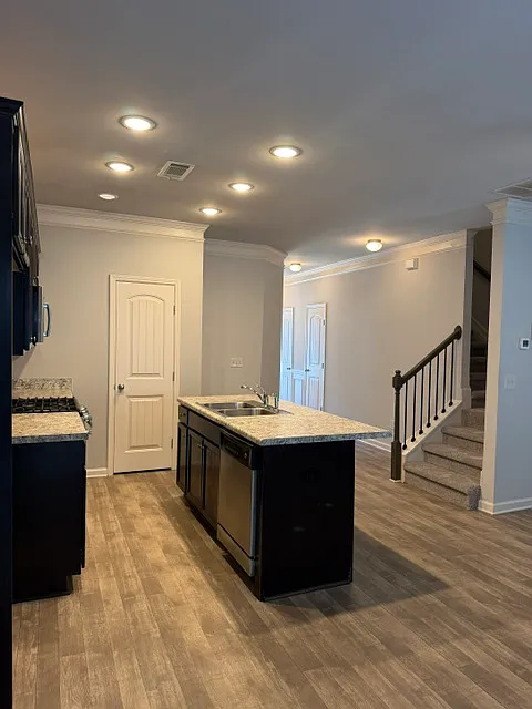 3 bed, 1451 sqft, $2,150 — Photo 3