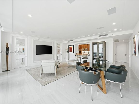 4th image of 715 Bayshore Dr APT 705
