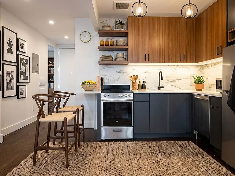 980 Halsey St #PHD — Photo 2