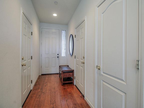 4th image of 380 Casselino Dr