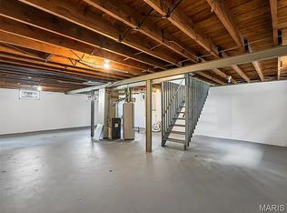408 Crawford Rd, Saint Louis, MO 63137