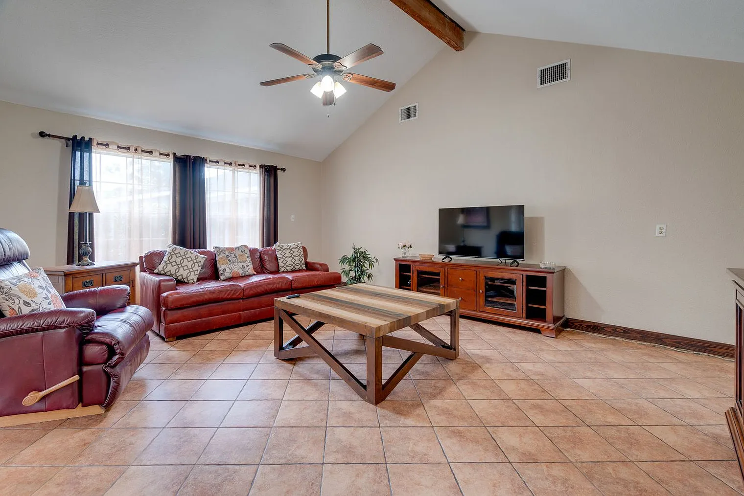 3 bed, 2.0 bath, 1937 sqft, $3,290 — Photo 1