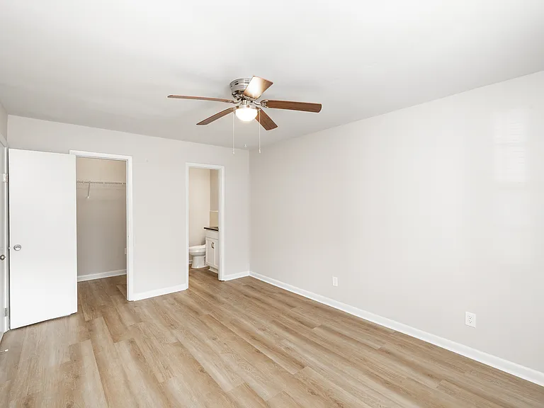 Breeze Apartments — Photo 31