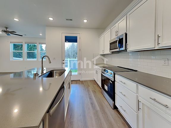 4th image of 5109 Turnstone St SE