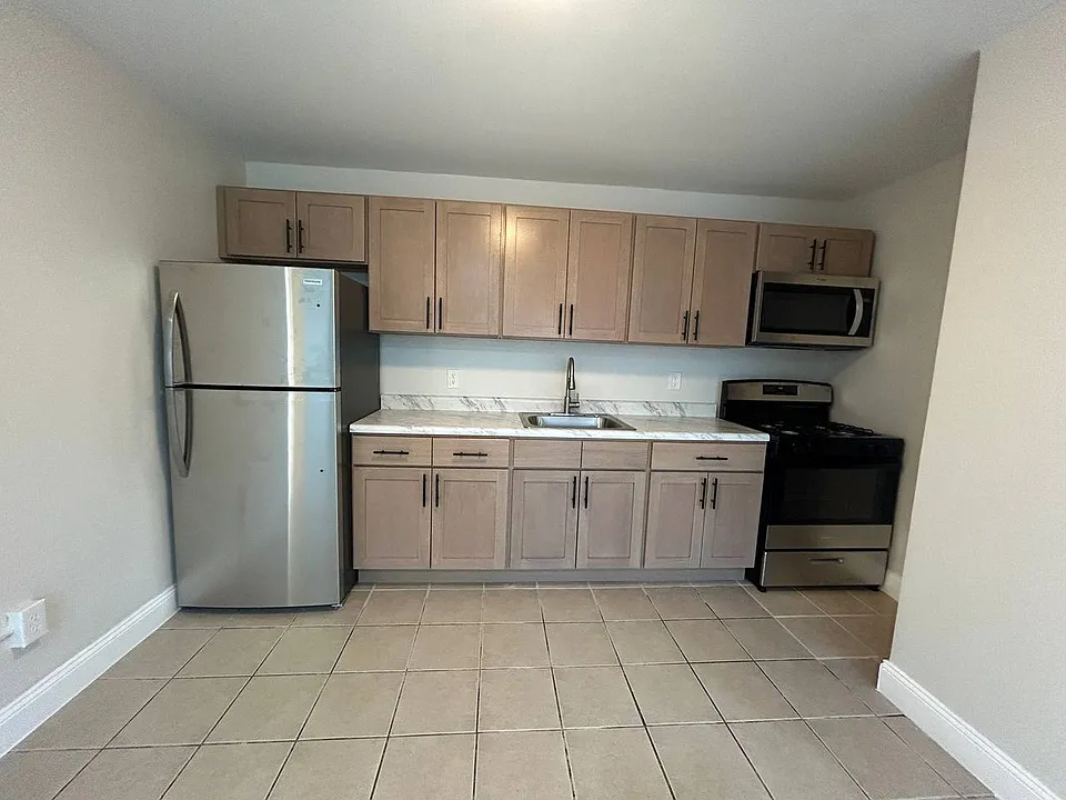 18 Hampton Rd #D10