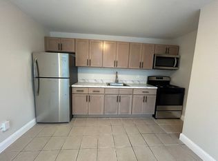 18 Hampton Rd #D10, New Brunswick, NJ 08901