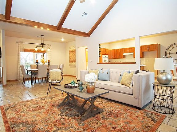 4th image of 2710 Parkwood Ct
