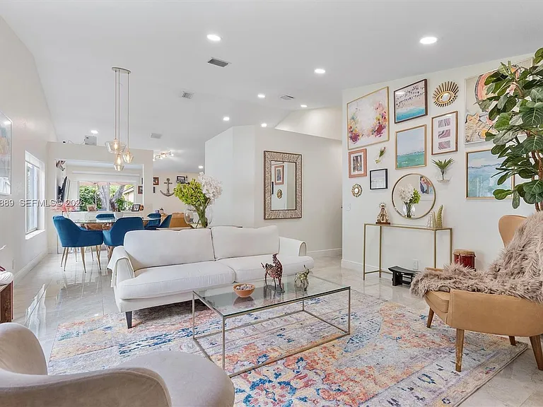 1516 Zenith Way — Photo 3