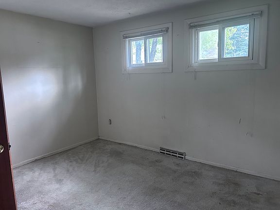4th image of 13 Lee Cir