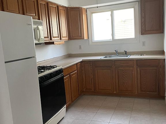 5th image of 495 Naughton Ave