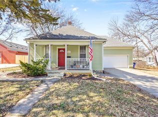 9032 Haskins St, Lenexa, KS 66215