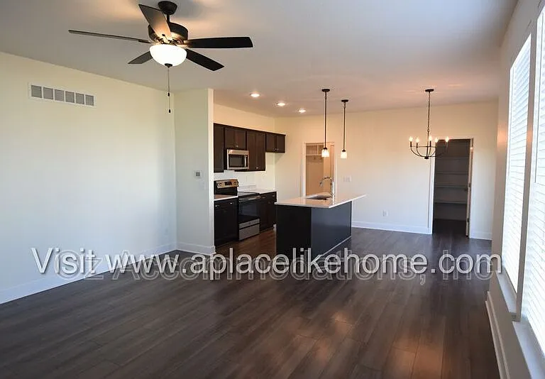 4008 NW 95th Ter — Photo 8