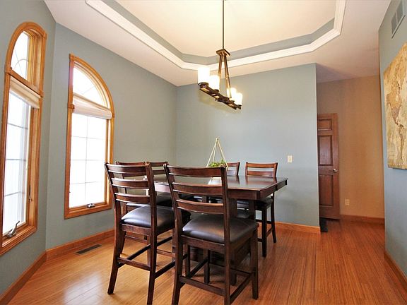 3rd image of 228 Stone Creek Ln