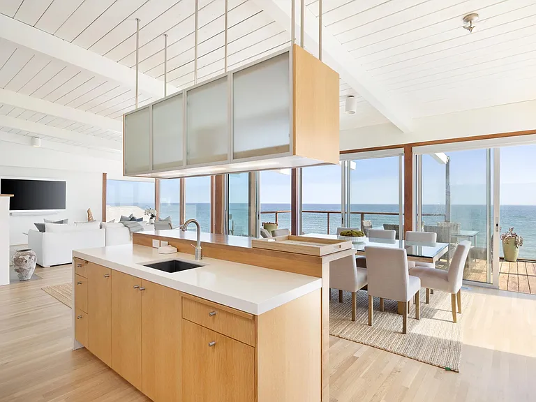 Gorgeous kitchen space perfect for warm gatherings.