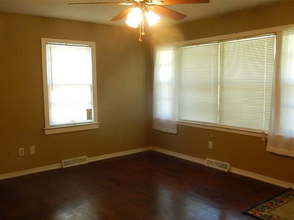 2nd image of 2637 SE Virginia Ave