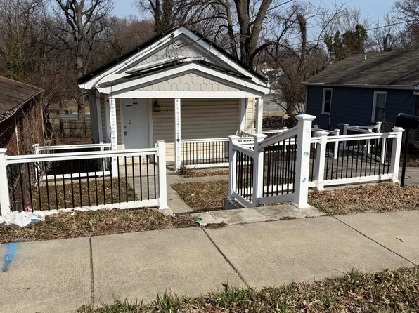 4818 Deanwood Dr, Capitol Heights, MD 20743