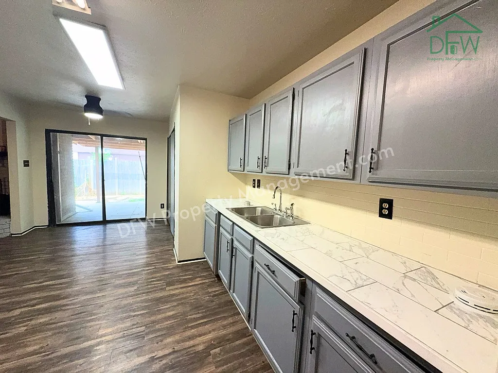 3 bed, 2.0 bath, 1391 sqft, $1,550 — Photo 3