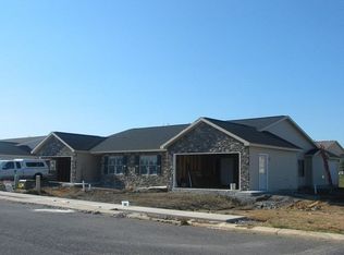222 Matthew Dr, Chambersburg, PA 17201