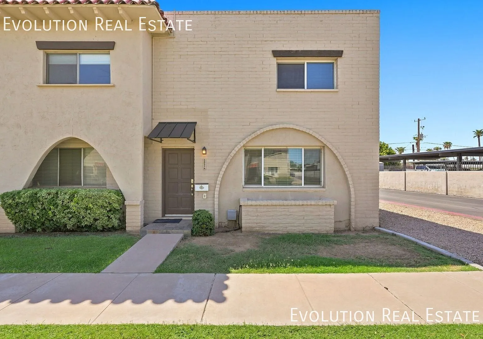 Charming End-Unit Townhome in the Heart of Old Town Scottsdale — Photo 1