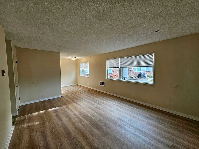 Sunset Apartments — Photo 13