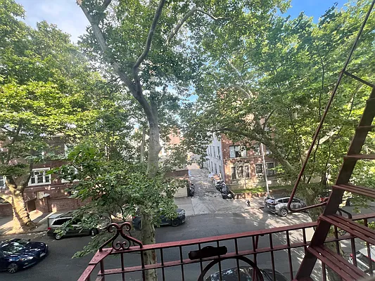 Rented by Mdays Realty | media 16