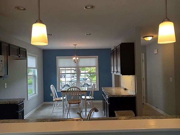 4th image of 16 Brundage Ave