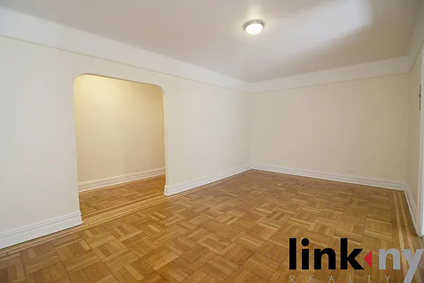 Rented by Link NY Realty | media 32