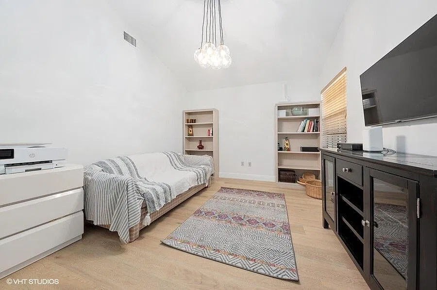 2 bed, 2.5 bath, 1728 sqft, $4,500 — Photo 2