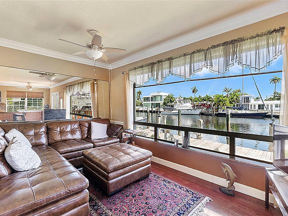3rd image of 1525 SE 15th St APT 5
