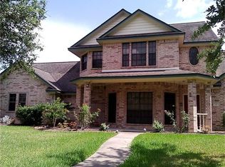 3 Spreading Oaks Ct, Angleton, TX 77515