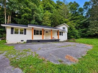 1213 Enochs Branch Rd, Grundy, VA 24614