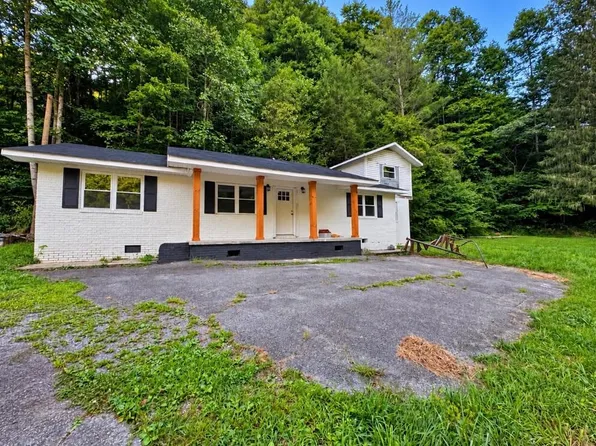 1213 Enochs Branch Rd, Grundy, VA 24614