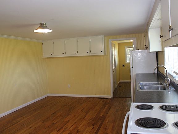 Kitchen/Dining Area