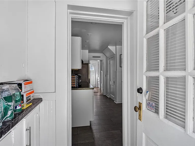 476 Providence St — Photo 26
