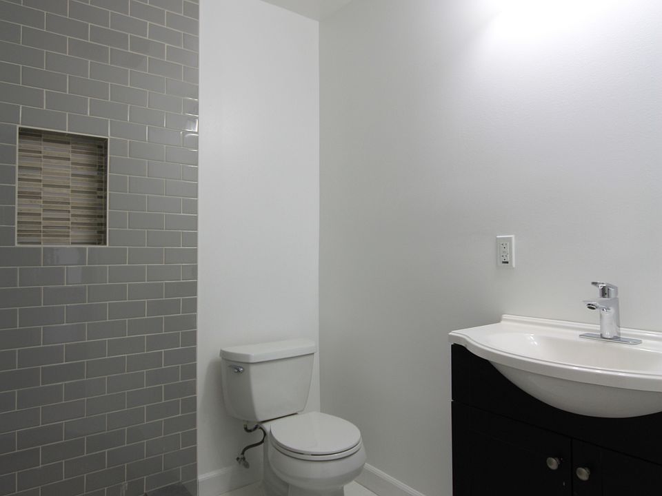 1st image of 1063 N Hicks Ave